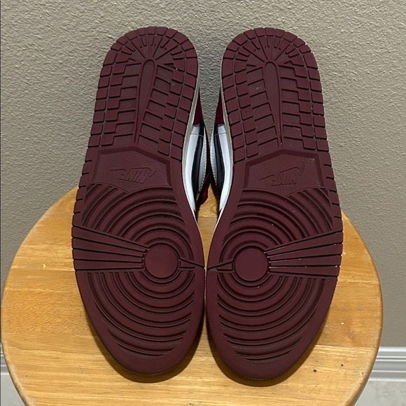 Jordan 1 Low Noble Red 553558-604 - Picture 8 of 8